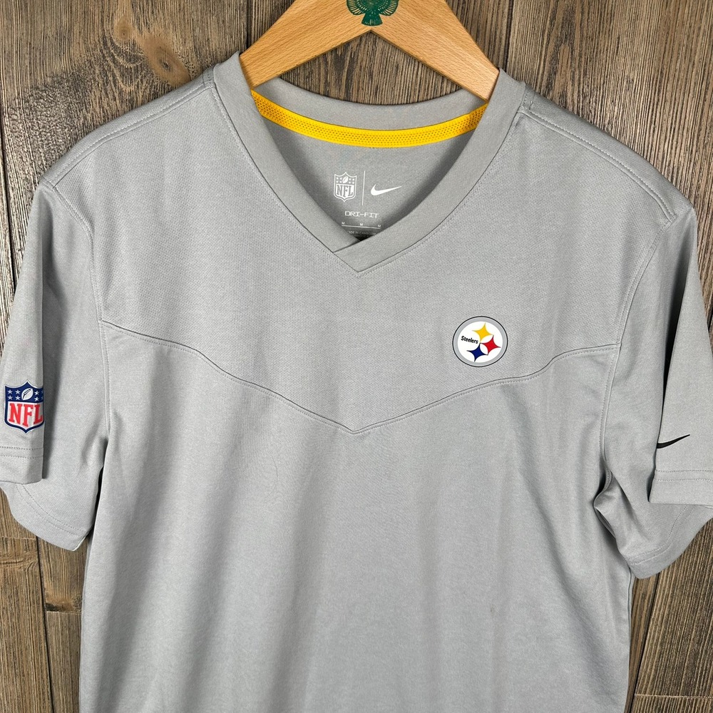 Nike Pittsburgh Steelers NWT Exclusive Dri-FIT UV Coach Short Sleeve T-Shirt Men